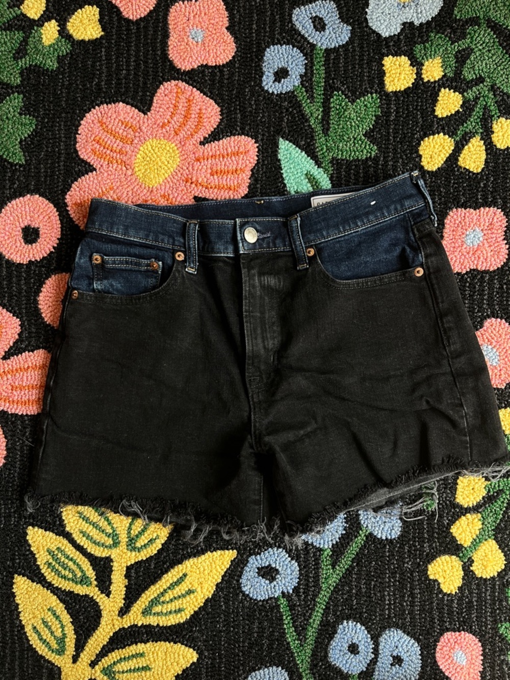 GAP Two-Tone Girlfriend Short High Rise